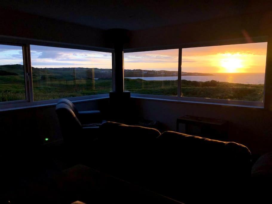 Coastal Bungalow, Sleeps 5 And Ideal For Walkers * Amlwch