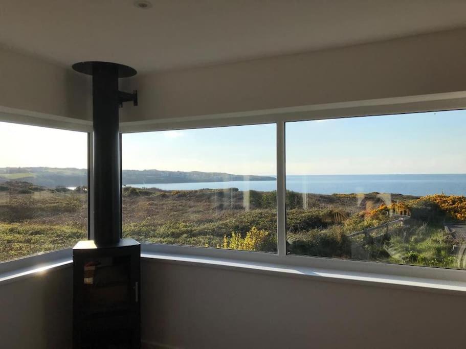 Coastal Bungalow, Sleeps 5 And Ideal For Walkers * Amlwch