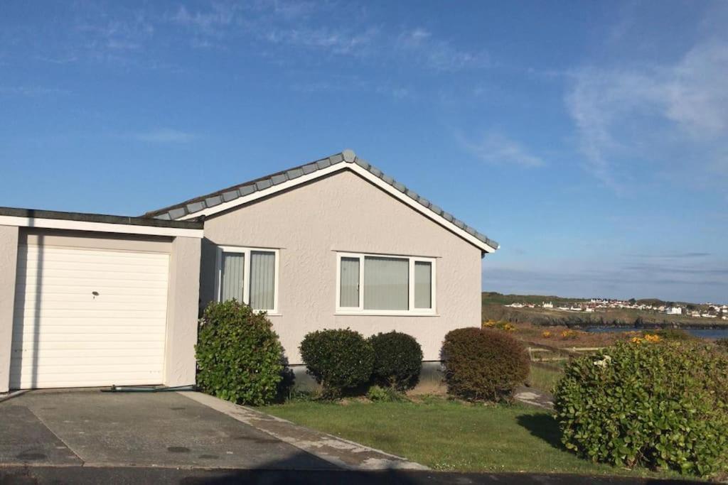 Holiday home Coastal Bungalow, Sleeps 5 And Ideal For Walkers *